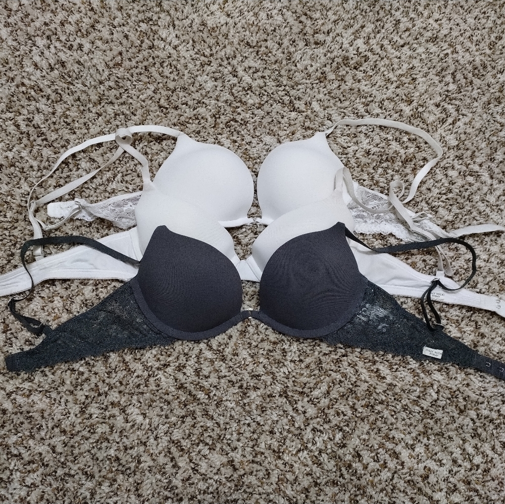 Gilly Hicks bra bundle